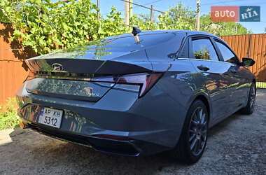 Hyundai Elantra  2022