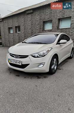 Hyundai Elantra  2011