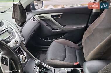 Hyundai Elantra  2011