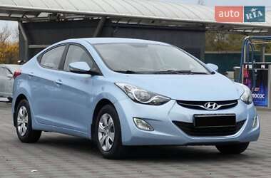 Hyundai Elantra  2011