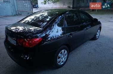 Hyundai Elantra  2011