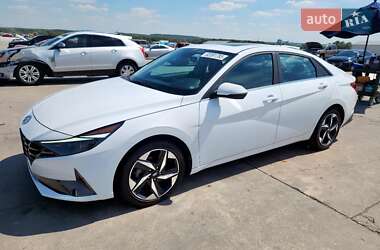 Hyundai Elantra  2022