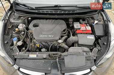 Hyundai Elantra  2011