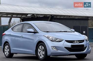 Hyundai Elantra  2011
