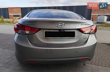 Hyundai Elantra  2012