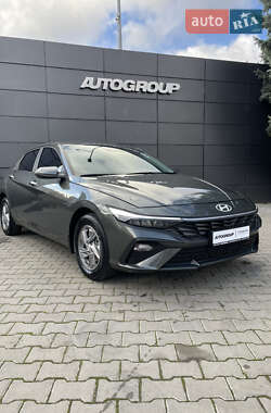 Hyundai Elantra  2024