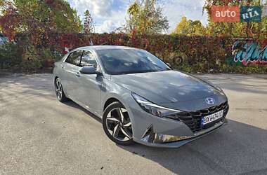 Hyundai Elantra  2021