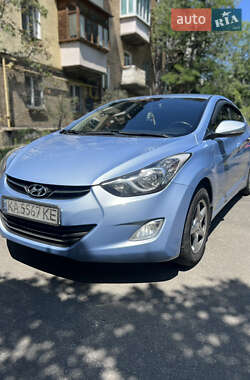 Hyundai Elantra  2011