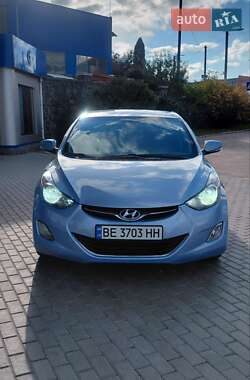Hyundai Elantra  2012