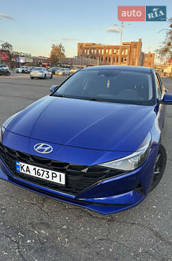 Hyundai Elantra  2022