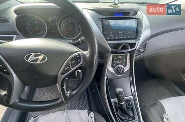 Hyundai Elantra  2012