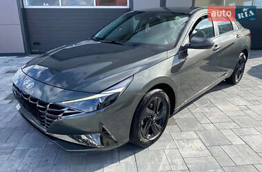 Hyundai Elantra  2022