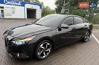 Hyundai Elantra  2020