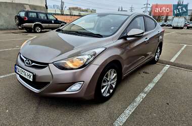 Hyundai Elantra  2012