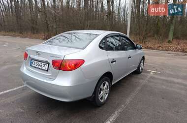 Hyundai Elantra  2011