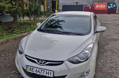 Hyundai Elantra  2013