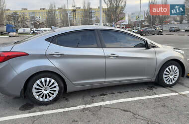 Hyundai Elantra  2011