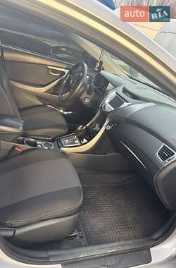 Hyundai Elantra  2013