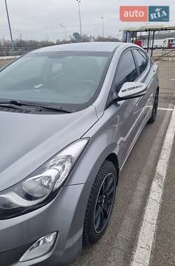 Hyundai Elantra  2012