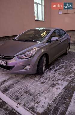 Hyundai Elantra  2012