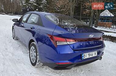 Hyundai Elantra  2021