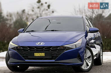 Hyundai Elantra  2021