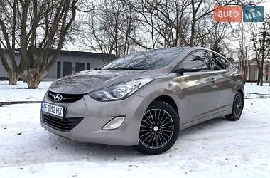 Hyundai Elantra  2013