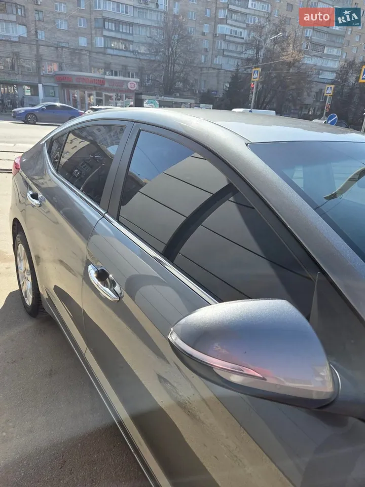 2018 Hyundai Elantra - мініатюра 3