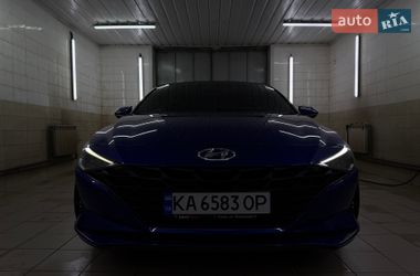 Hyundai Elantra  2021