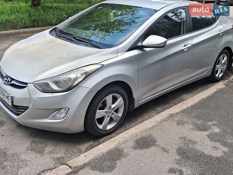 Hyundai Elantra 2012