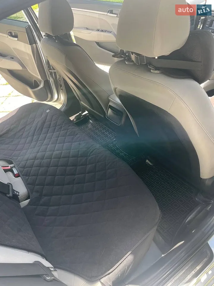 2017 Hyundai Elantra - мініатюра 4