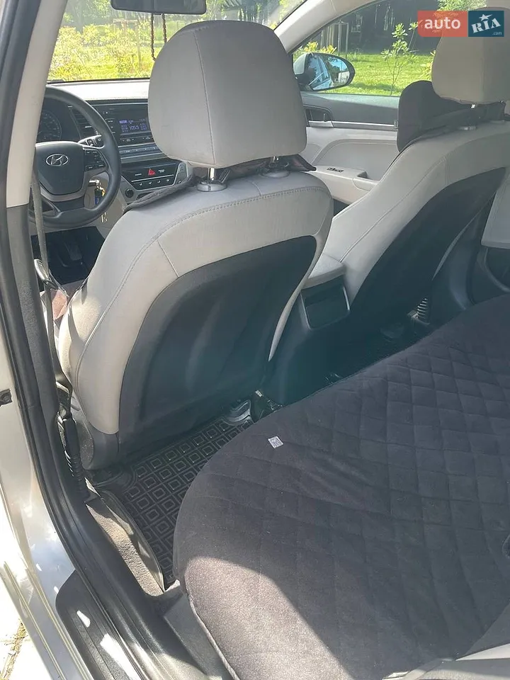 2017 Hyundai Elantra - мініатюра 5