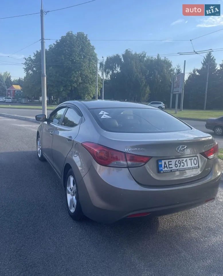2011 Hyundai Elantra - мініатюра 3