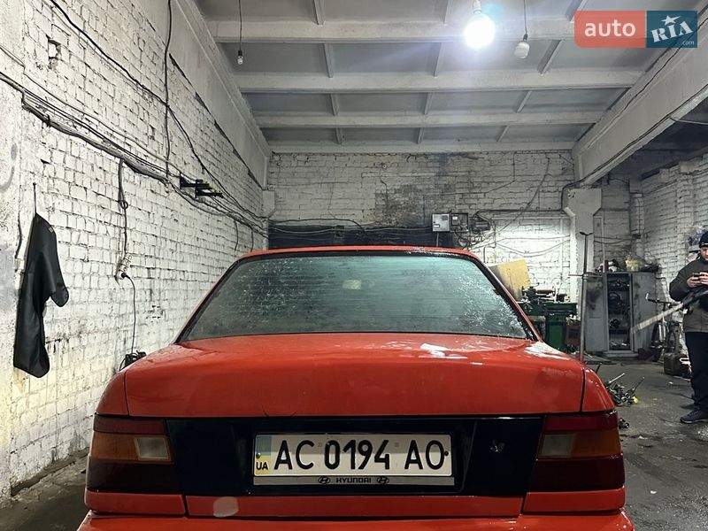 Седан Hyundai Excel