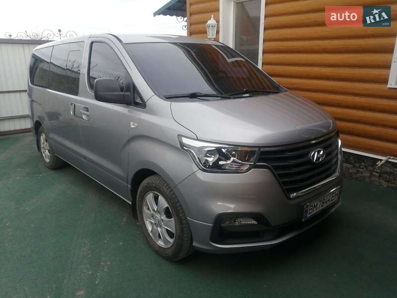 Легкові Hyundai Grand Starex