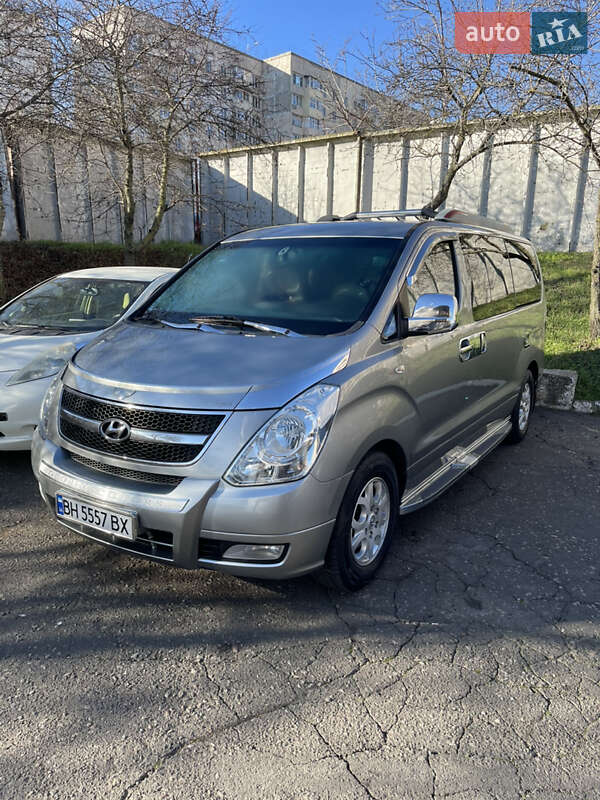 Hyundai Grand Starex