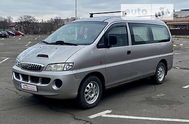 Hyundai H-1  2004