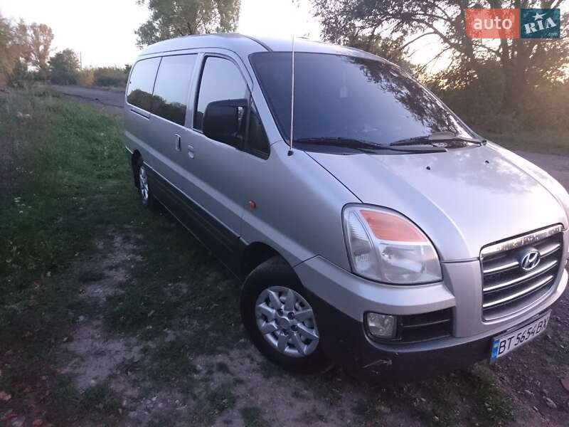 Мінівен Hyundai H-1