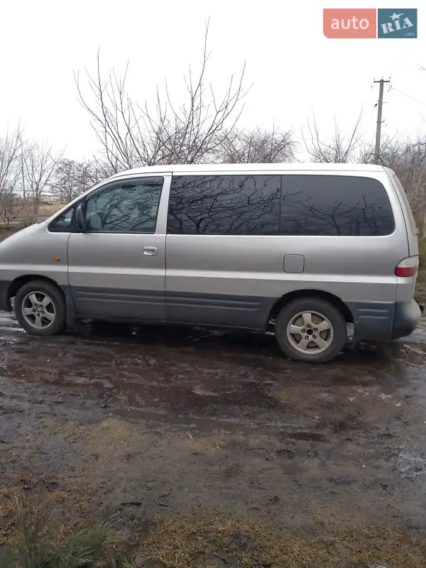 Hyundai H-1