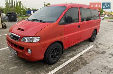 Hyundai H-1  2005