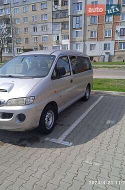 Hyundai H-1  2005