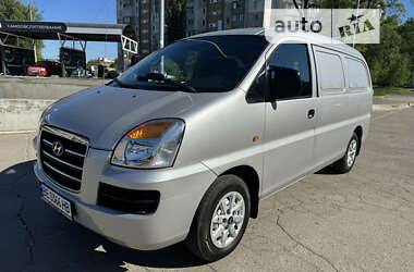 Hyundai H-1  2006