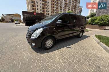 Hyundai H-1  2009