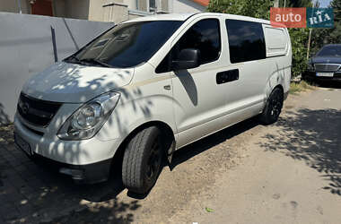 Hyundai H-1  2011