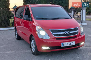 Hyundai H-1  2010