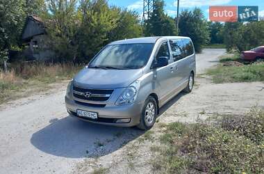 Hyundai H-1  2011