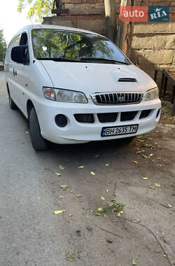 Hyundai H-1  2004