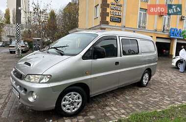 Hyundai H-1  2005