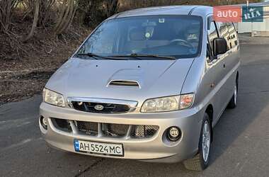 Hyundai H-1  2004