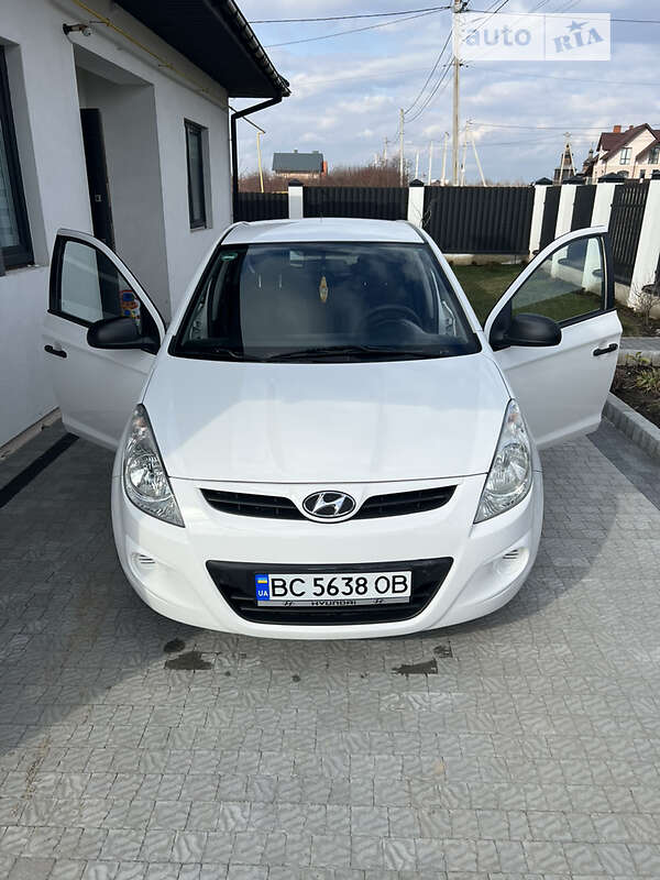 Хетчбек Hyundai i20